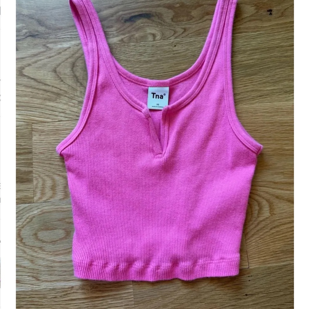 Aritzia TNA Hot Pink Ribbed Crop Top